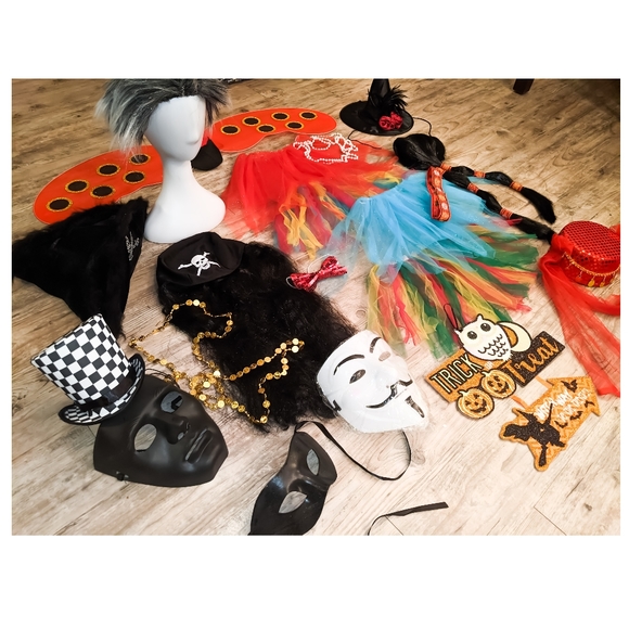 22 Piece Halloween Costume Accessories Set - Picture 9 of 10